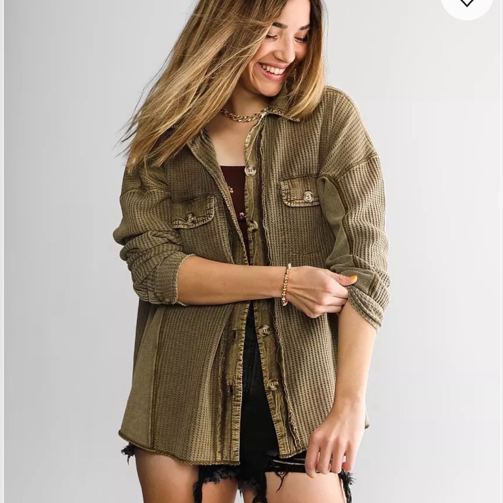 BKE Olive Waffle Knit Button Up – Size Small